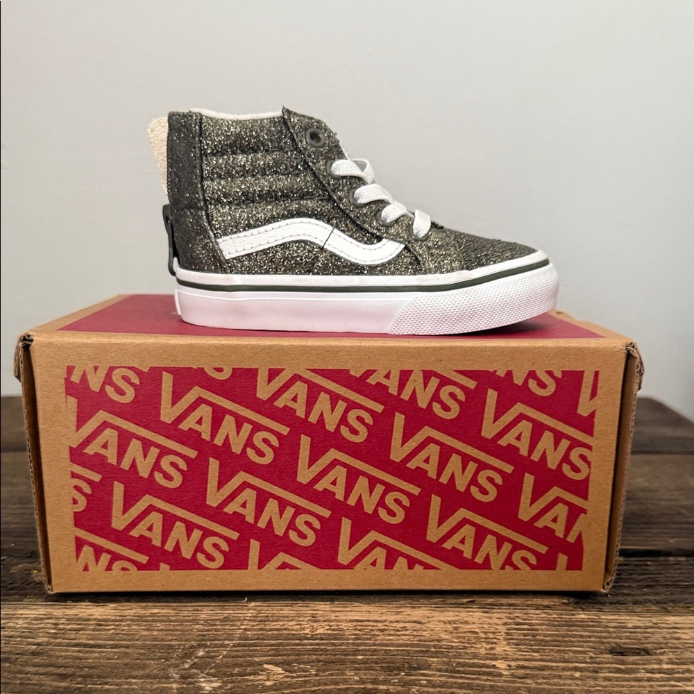 Vans Kids Sneakers in Black and White